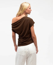 White Closet | ONE SHOULDER TEE-chocolate
