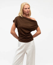White Closet | ONE SHOULDER TEE-chocolate