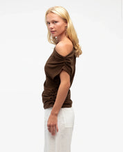 White Closet | ONE SHOULDER TEE-chocolate