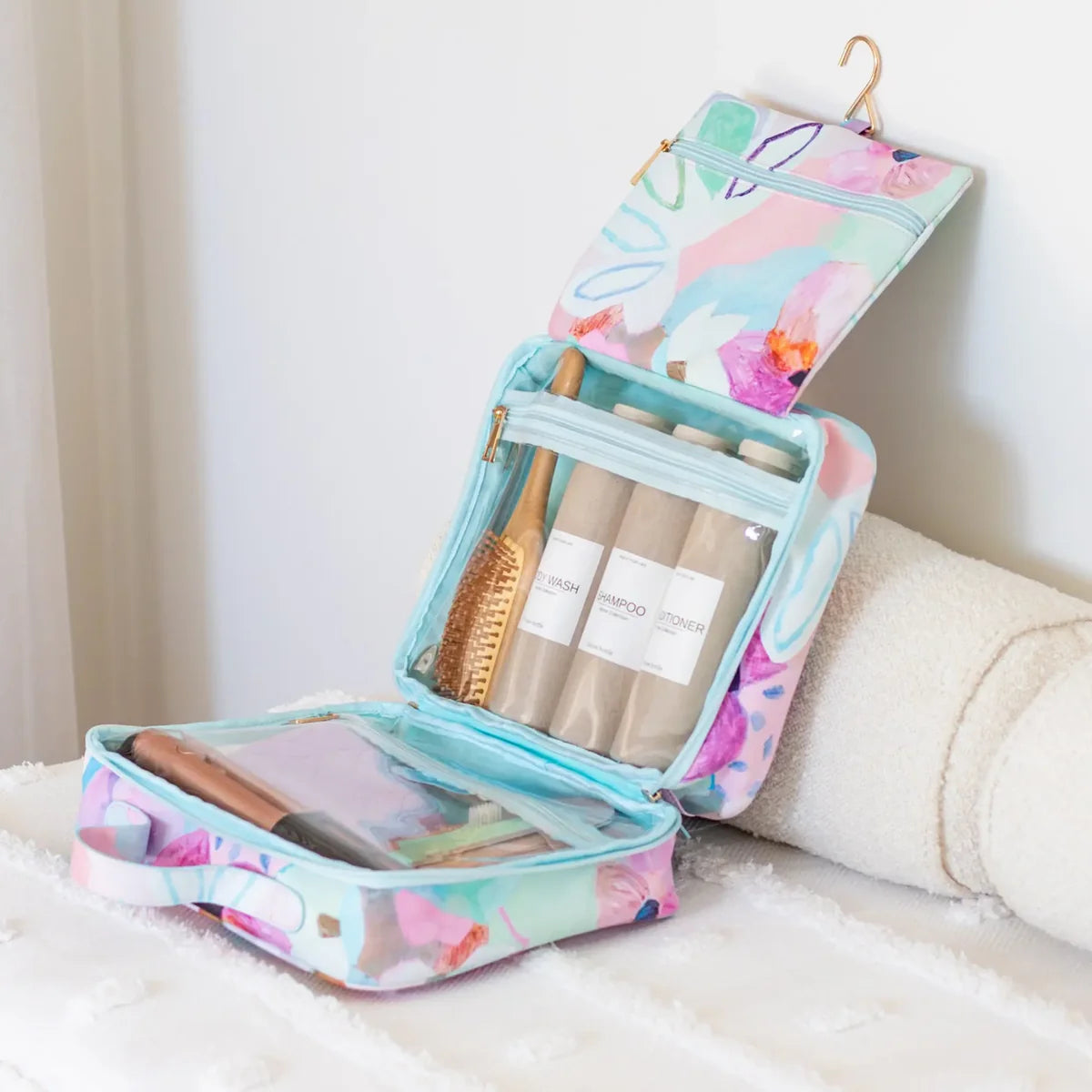 LARGE HANGING TOILETRY BAG