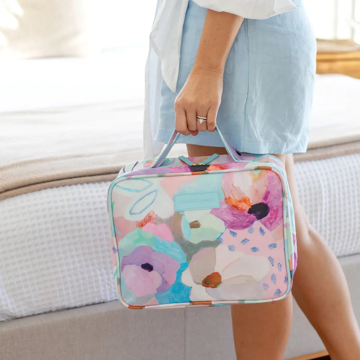 LARGE HANGING TOILETRY BAG