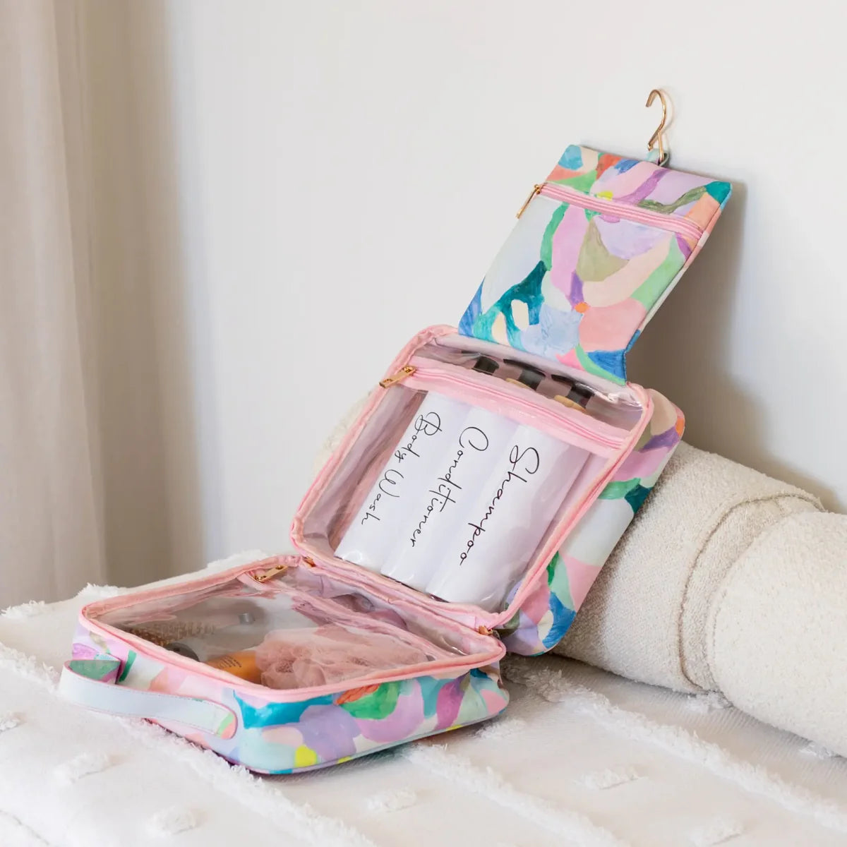 LARGE HANGING TOILETRY BAG