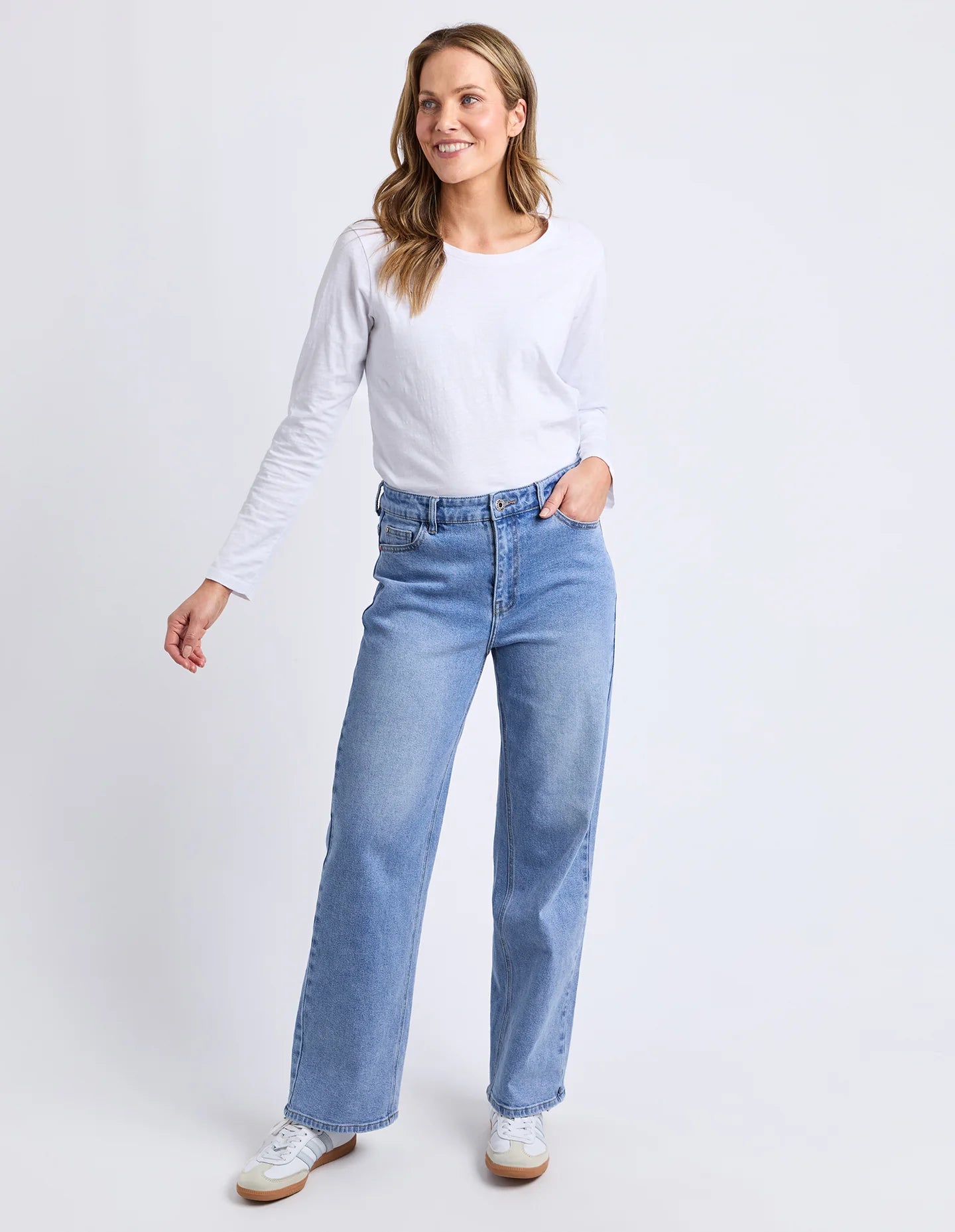 Evie Straight Leg Jean Mid Blue Wash