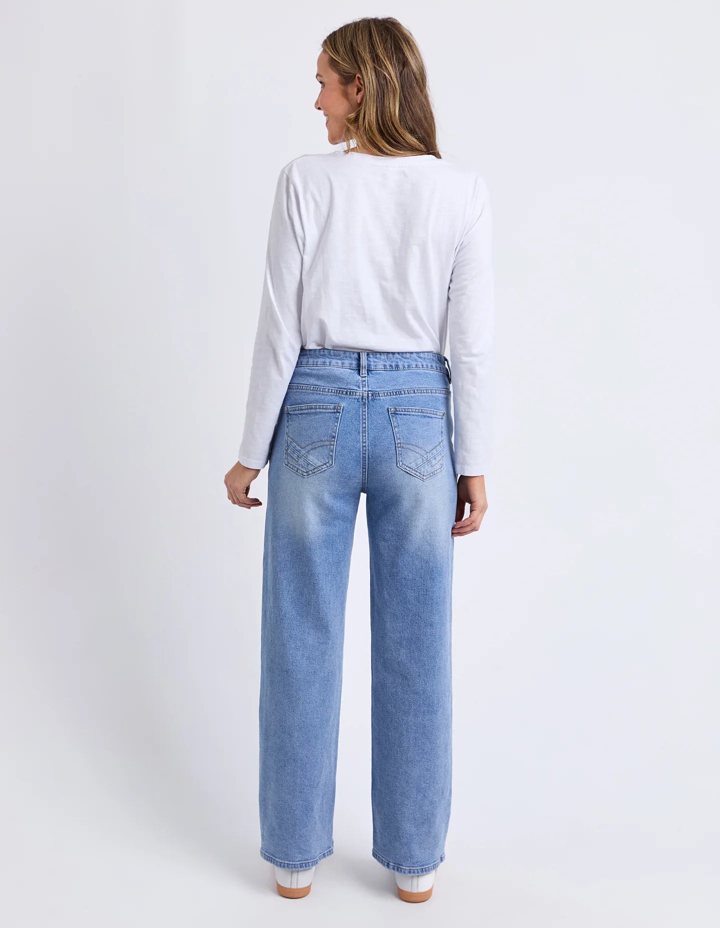 Evie Straight Leg Jean Mid Blue Wash