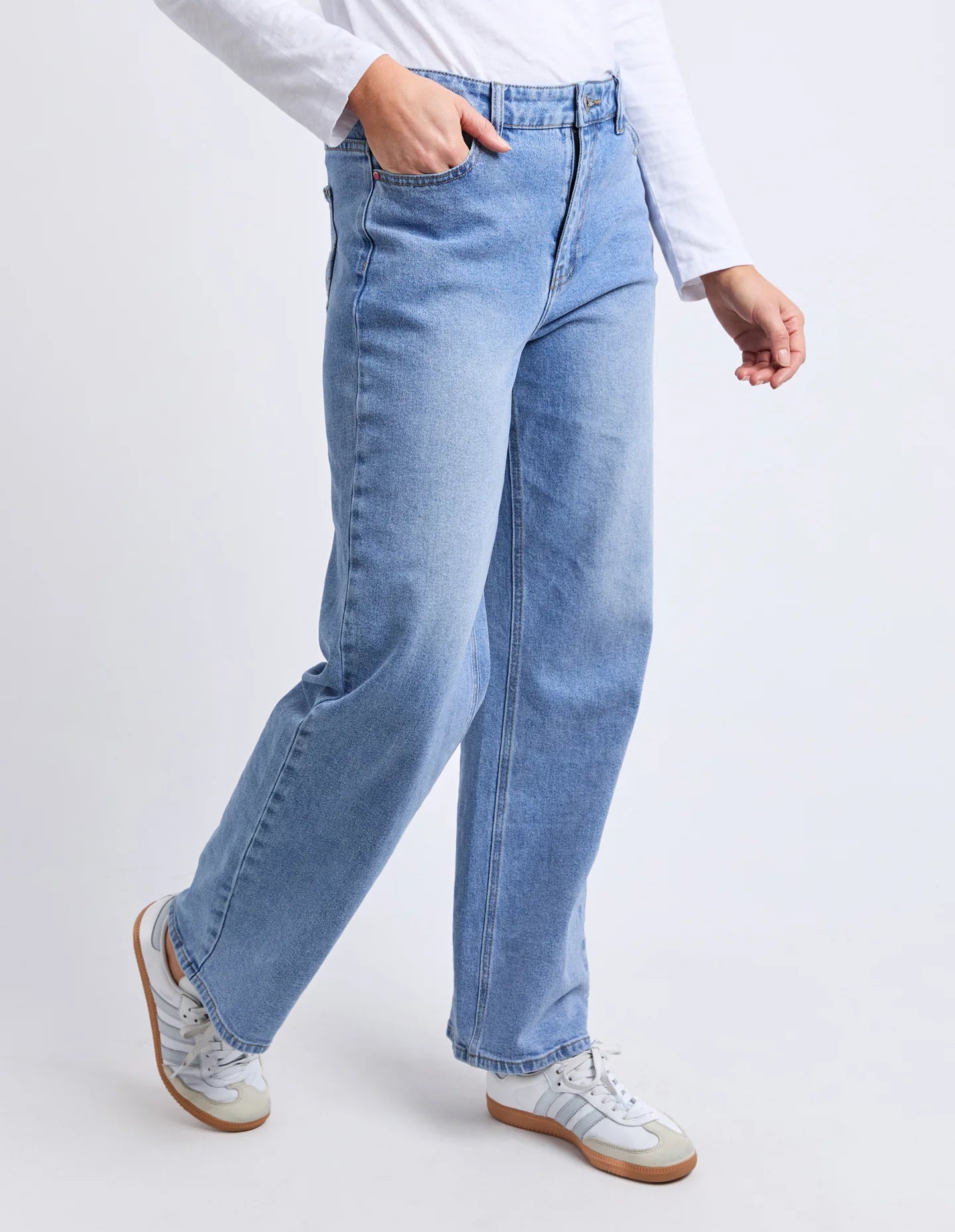 Evie Straight Leg Jean Mid Blue Wash