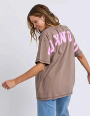 Foxwood | INTERVAL TEE - BROWN/BRIGHT PINK