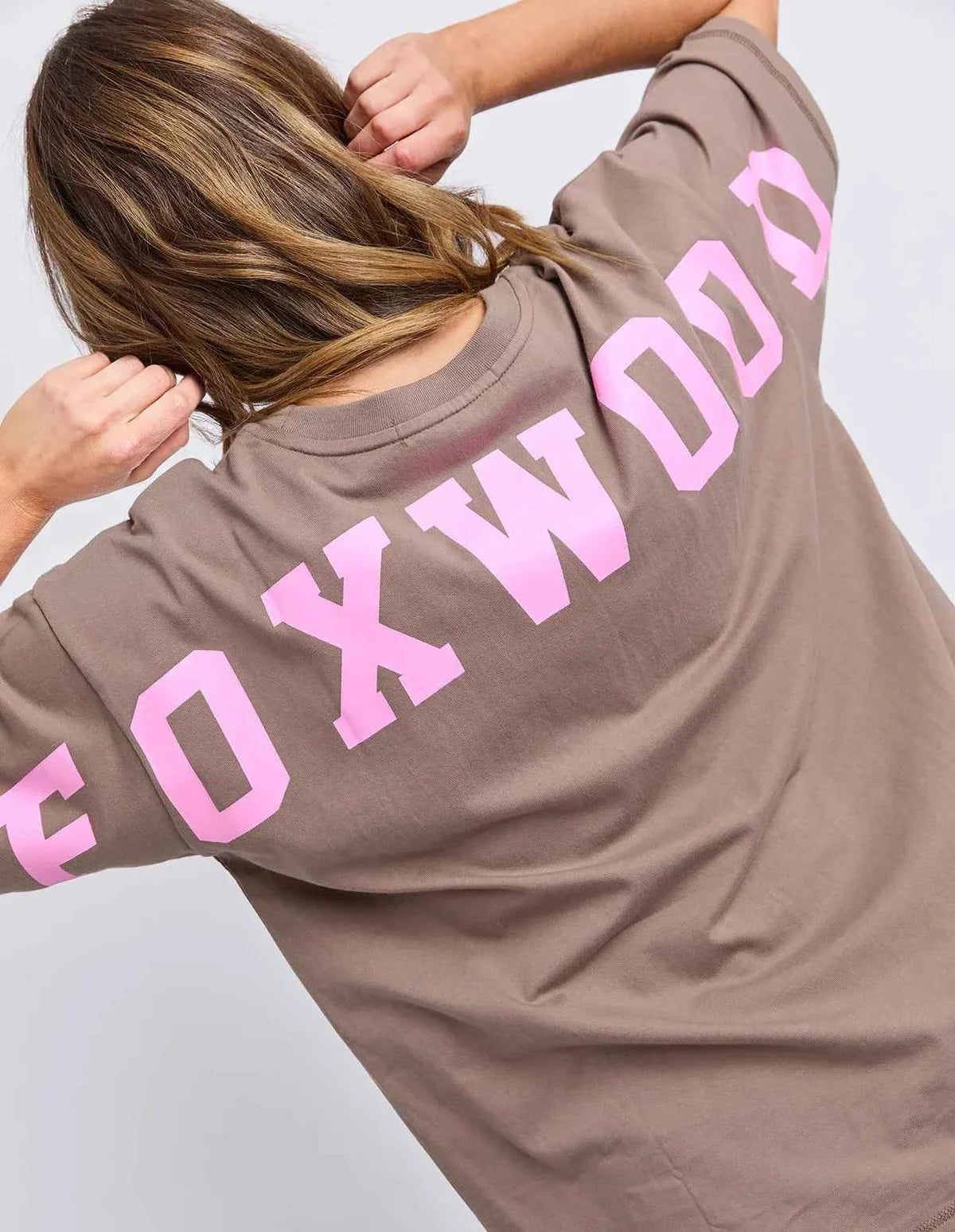 Foxwood | INTERVAL TEE - BROWN/BRIGHT PINK